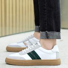 Zapatos casuales unisex, tallas 36-45, zapatos casuales para mujer y zapatos deportivos para hombre, zapatos planos con cordones de suela suave, zapatos cómodos y ligeros para hombre para uso diario, zapatillas de entrenamiento alemanas de cuero vacuno de corte bajo y talla grande para hombre, zapatos casuales blancos con bloques de color, zapatos deportivos casuales de moda. - negro' - Ver 1