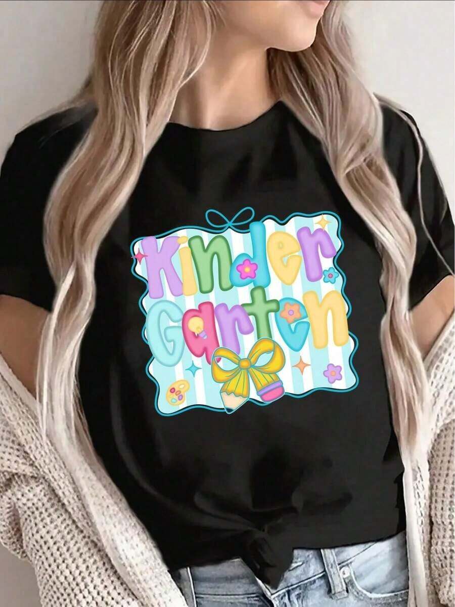 Women's Regular-Fit Short-Sleeved Cotton T-Shirt With A Colorful Children's Design, Bright Pastel Lettering, And A Bow Detail. This Casual Women's T-Shirt Features A Black Background, A Fun And Playful Style, And Is Perfect For Everyday Comfort. A Must-Have Gift Idea. - 黑色 - 查看 1