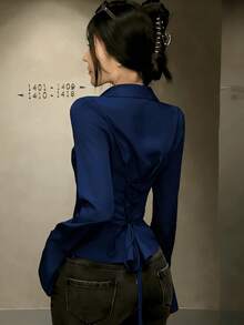 Camisa de mujer de unicolor elegante con detalles únicos de lazo en la espalda y botones en la parte delantera - Manga larga, adecuada para todas las estaciones - Azul - Ver 2