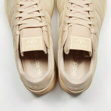 Adidas 男女通用休闲厚底舒适运动鞋 JS3623，适合春秋季穿着 - 魔力淺褐色/金 - 查看 6