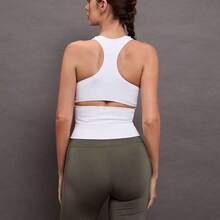 guang zhou mi qian shang mao Menodora  Sport Shorts biker de cintura ancha con bolsillo de móvil lateral - verde militar - Ver 8