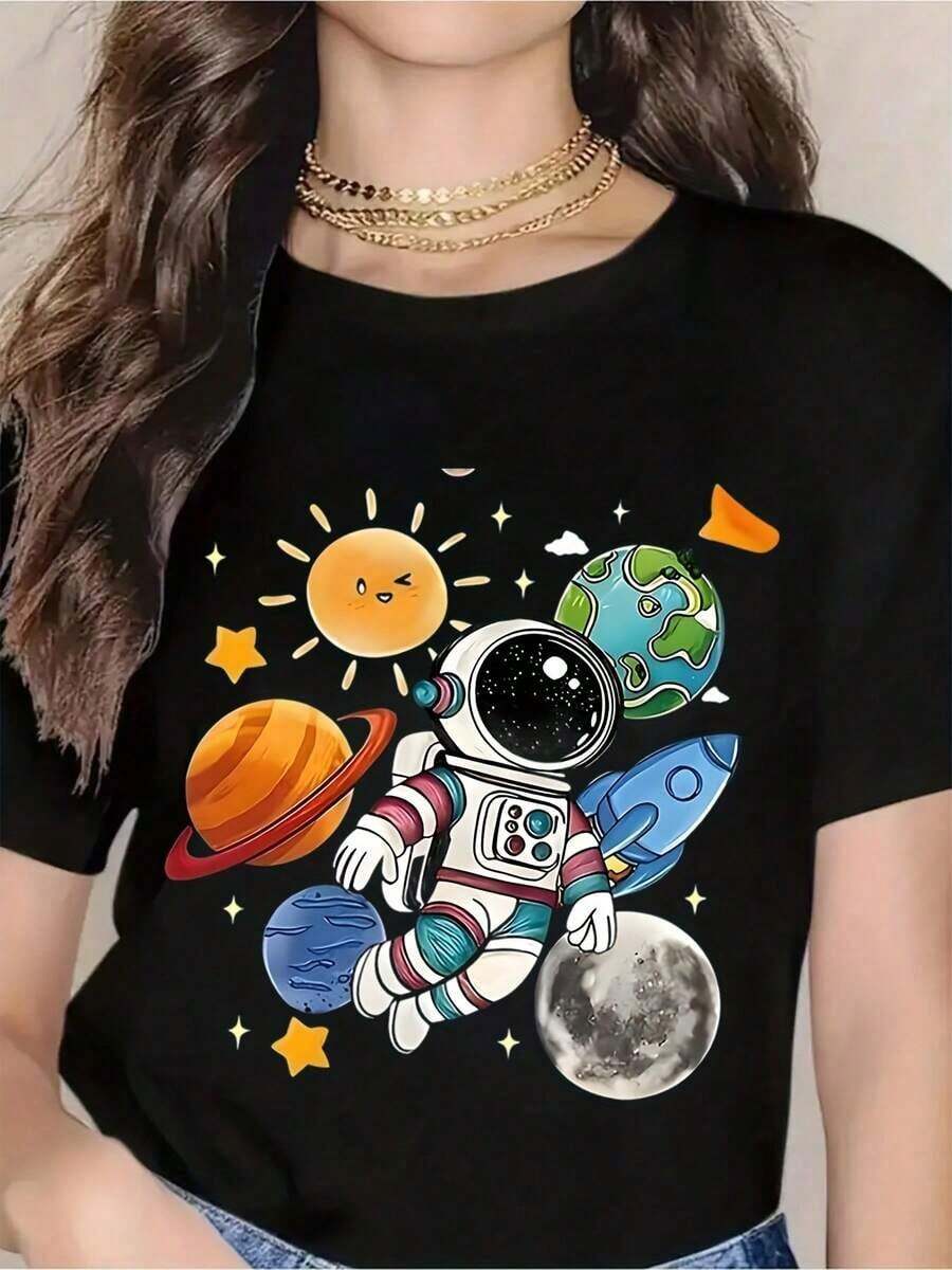 Adorable Astronaut Space Adventure T-Shirt For Women, Fun Galaxy Design With Planets And Moon, Black Crew Neck T-Shirt For Casual Wear, Perfect Gift For Space Lovers, Ideal For Birthdays, Halloween, Or Everyday Outfits - Unisex Loose Cotton Short Sleeve Crew Neck T-Shirt, Vintage Urban Style - 黑色 - 查看 1