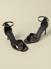 女款 9cm 超高跟細跟涼鞋，扣帶露趾漆皮亮面，夏季新款夜店風，優雅性感模特兒伸展台造型，不對稱方低跟，輕奢小眾設計，百搭顯腿長後扣鏤空鞋，迷人精緻女孩風，紅酒杯跟，2026 春秋咖啡棕方頭扣帶細跟羅馬涼鞋，尺寸 33-34 小號，41-43 大號 - 咖啡棕 - 查看 6