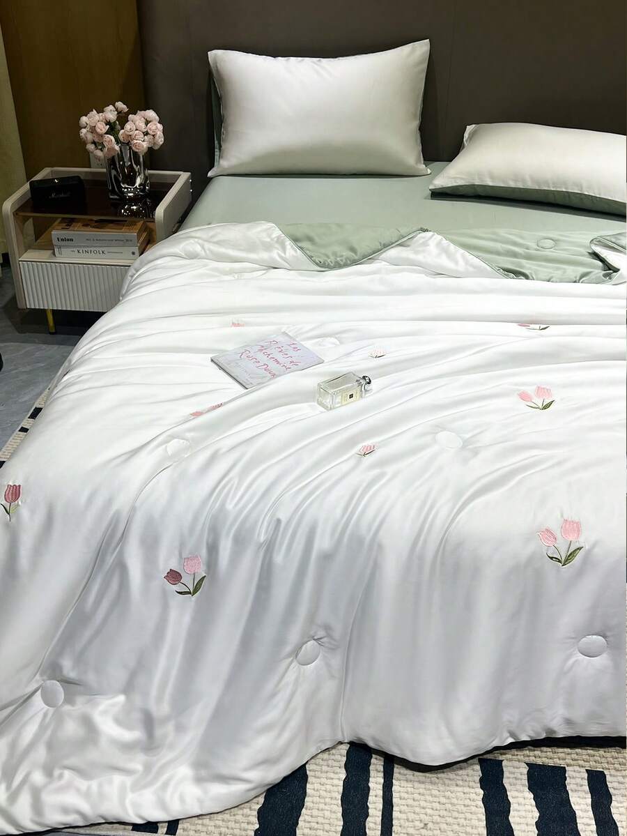 1pc Fresh Green Tulip Embroidered Summer Quilt, Soft & Lightweight Cooling Blanket, Smooth & Breathable Air Conditioning Quilt, Suitable For Summer Home, Bedroom, Air-Conditioned Room, Dormitory, Hotel, Machine Washable & Easy Care