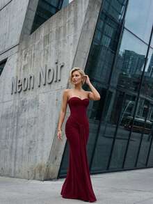 Old  Glamour - A Corseted Silhouette With Cascading Ruffle & Lace Detail For NYE Galas - Màu Đỏ Sâu - Xem 1