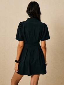 Vestido camisero mini con mangas abullonadas, cinturón con hebilla y unicolor para mujer, estilo casual de verano - Negro - Ver 7