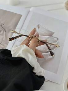 1 Paio di Occhiali da Uomo Vintage Senza Montatura, Trasparenti, Casual e alla Moda, Adatti per Lettura Quotidiana, Pendolarismo, Tempo Libero in Spiaggia, Stile Vintage Y2K di Base, Scelta Regalo per Casual Business. - Trasparente - Visualizzare 4