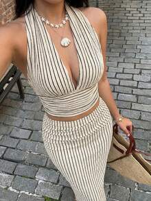 abyoxi 杏色與黑色直條紋女款細肩帶深V領露背綁帶短版上衣搭配高腰百褶側開衩貼身裙 2件套裝，性感迷人，復古優雅，適合約會、派對、日常出遊、通勤、正式晚餐，夏季短版上衣與長裙套裝 - 杏色 - 查看 3