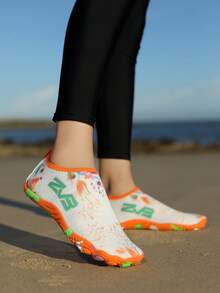 1 par de zapatos de agua unisex para verano, sandalias de playa de slip-on para hombres, calcetines acuáticos de secado rápido para actividades al aire libre, playa, fiesta, natación, buceo - Naranja blanca - Ver 4