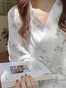 1件女款歐美簡約長袖浴袍,春秋新款,甜美可愛,滿版花卉印花,輕薄長袖睡裙家居服,清新優雅,森系浪漫溫柔風 - 米色 - 查看 3