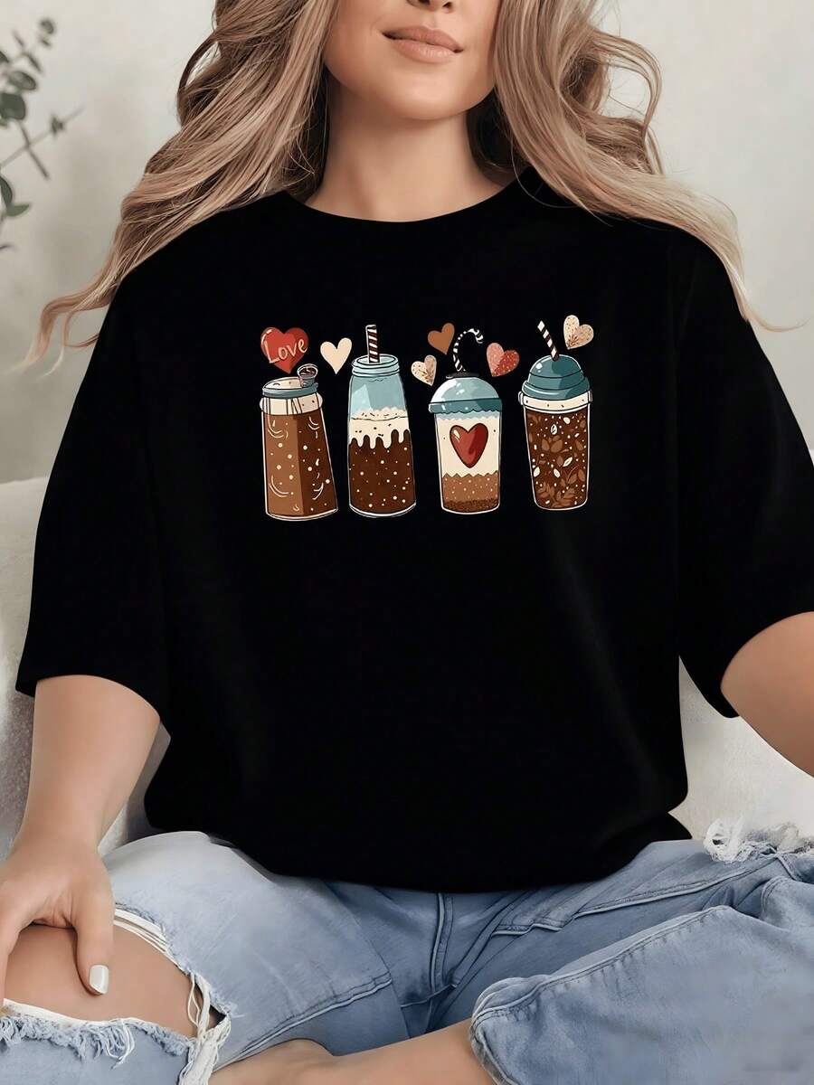 Four Coffee Cups Decorated With Hearts And Love Quotes Represent Sweet And Affectionate Moments, Ideal For Conveying Warmth And Tenderness. Comfortable Casual Women's T-Shirt For Everyday Wear. - 黑色 - 查看 1