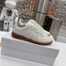 Zapatos casuales unisex, talla 36-45, zapatos casuales de mujer y zapatos deportivos de hombre, zapatos planos de suela blanda con cordones, zapatos cómodos y livianos de hombre para uso diario, de corte bajo,,,,,Zapatillas de entrenamiento alemanas clásicas, retro, versátiles, con diseño de grafiti, unisex, de cuero genuino, color blanco. - Gris - Ver 8