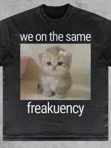 T-shirt med katt- och texten "Våra frekvenser är samma", original och rolig t-shirt i ren bomull med texten "Ah, min hjärna fungerar inte ordentligt." - Svart - Visa 1