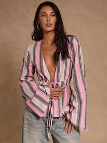 Glamour Camisa ligera y elegante con rayas de color, cuello en V, mangas acampanadas y decoración de lazo con cordón, adecuada para usar en primavera, verano y otoño - Negro - Ver 5