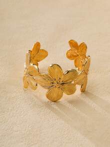 Nocturel Gold Flower Bangle, Women's Jewelry, Valentine's Day Gift - Yellow Gold - View 3