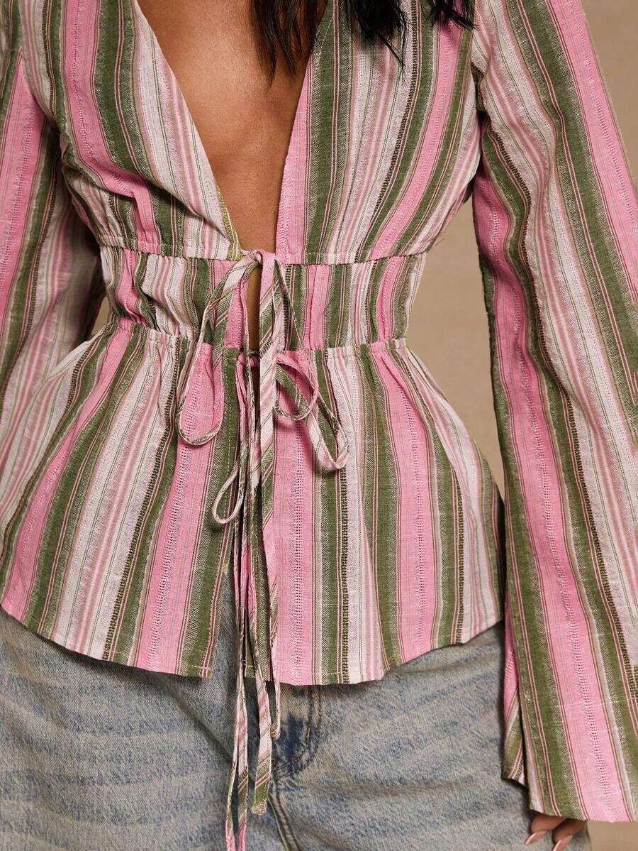 Glamour Camisa ligera y elegante con rayas de color, cuello en V, mangas acampanadas y decoración de lazo con cordón, adecuada para usar en primavera, verano y otoño - Rosa - Ver 1