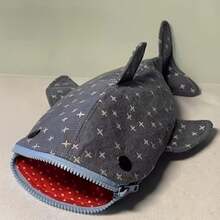 1 pieza Estuche de lápices de lona resistente con diseño de estrella alegre con apariencia de mezclilla, bolsa de papelería con cremallera linda para adolescentes y oficina, almacenamiento de papelería con forma de tiburón, útiles escolares de vuelta a clases - Una pieza - Ver 6