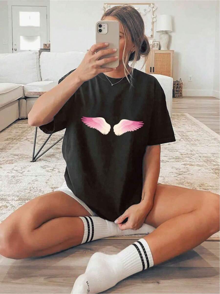 A Pair Of Women's Crew Neck Athletic T-Shirts With Colorful Wing Prints, Perfect For Spring. These Cotton Tops Feature Short Sleeves With Cartoon Prints, Making Them Ideal For Easter. They're Stylish, Comfortable, And Perfect For Casual Wear, Such As Get-Togethers With Friends, Everyday Wear, And Seasonal Occasions. Suitable For Outdoor Activities And Weekend Wear, They Can Also Be Paired With Elegant Party Outfits, Stylish T-Shirts, Blouses For Curvy Women, Prom Skirts, Or Casual Wear. - 黑色 - 查看 1