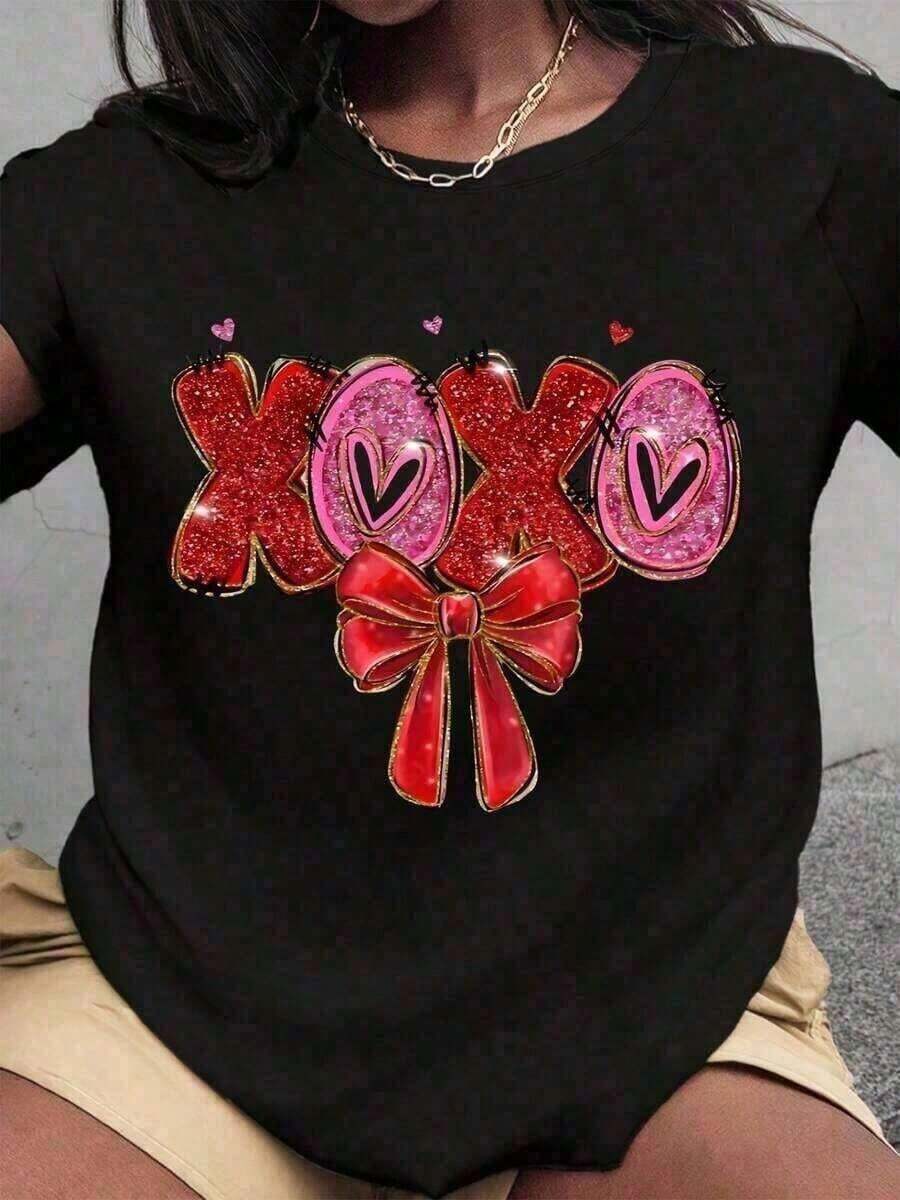 New Summer 2026 Collection: Romantic And Cute Women's T-Shirt With Sparkling Heart And XOXO Bow Design, Red Ribbon Detail, Western Style For Celebrations And Vacations. Graphic T-Shirts For Men And Women, Summer Clothes, Summer Tops, Casual Loose Short Sleeve Graphic T-Shirts, Cool Summer Clothes For Women. - 黑色 1 - 查看 1