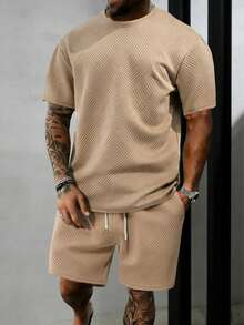 Set de 2 piezas de ropa deportiva para hombre con estampado hawaiano de colores brillantes, que incluye top de cuello redondo de manga corta y pantalones cortos para primavera y verano - Caqui - Ver 1