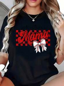 "Baseball Mama" T-Shirt With A Red Plaid Pattern And Baseball Bow Print For Game Day And Independence Day Celebrations. "Mama" Style. Suitable As A Gift. Women's T-Shirt. Elegant Blouses. Boho Chic. Soft, Breathable, And Comfortable Women's Top, Ideal For Spring, Summer, And Fall, Perfect For Vacations, Travel, And Everyday Wear. - 黑色 - 查看 2
