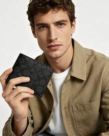 Coach Cartera plegable para identificación, de piel suave, delgada y minimalista, en lona con el logotipo de la marca, con seis ranuras para tarjetas de crédito. - Negro - Ver 2