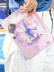 防水時尚海灘包裝金魚圖案裝飾。四個個性化金魚主題海洋主題大容量透明化妝包，配有尼龍拉鍊。輕量防曬多功能收納袋，非常適合游泳、海灘、潛水和夏季度假。 - 多色 - 查看 8