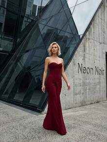 Old  Glamour - A Corseted Silhouette With Cascading Ruffle & Lace Detail For NYE Galas - Màu Đỏ Sâu - Xem 3