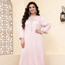 Schwer besticktes arabisches Damen-Sommerkleid in Große Größen, rosa, elegant, JALABIA mit gekerbtem V-Ausschnitt, lässiges Sommer-Urlaubsoutfit - Pink - Übersicht 3
