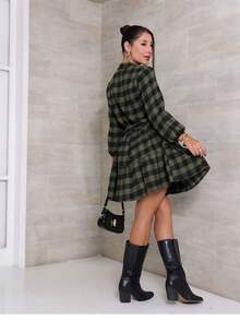 Long-Sleeved Plaid Dress With Buttons. - Verde militar - Ver 4