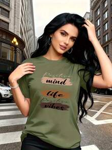 The Letter Prints With Visual Expressions Of Self-Motivation, Such As "Positive Mind," "Positive Life," And "Positive Vibes," Are Modern And Fashionable. This Simple And Versatile Women's Short-Sleeved T-Shirt With A Round Neck Is Suitable For Leisure, Travel, Vacations, And Other Activities. 2CBJ - 綠色 - 查看 6