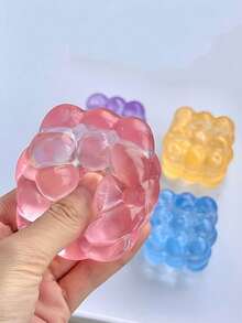 Brinquedo Cubo de Aperto com Textura de Uva | Brinquedo de Aperto Macio de Retorno Lento para Alívio de Estresse | Brinquedo Cubo Sensorial Portátil Adequado para Crianças a Partir de 3 Anos e Adultos | Brinquedo de Aperto para Alívio de Estresse ASMR, Aplicável para Casa, Escola, Escritório e Viagens | Lembrancinhas de Festa, Brindes de Caixa de Prêmios e Enfeites de Sacola de Presente | Presentes de Aniversário, Natal e Feriados - Multicolorido - Visão 2
