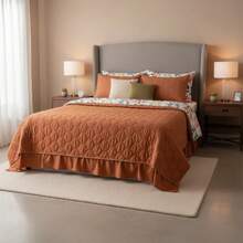 3-Piece Bedding Set: Double-Sided Printed Comforter With Bed Skirt + 2 King Size Pillowcases - 阿爾巴/謝德倫 - 查看 2