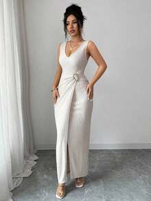 Raffinéa Vestido elegante sin mangas con decoración metálica en la cintura y escote en V para mujer - Albaricoque - Ver 4