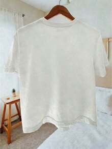 Women's Casual Short-Sleeved T-Shirt With A Round Neck And Letter Print, 100% Cotton. Suitable As A Gift. Women's T-Shirt. Blouses > Elegant. Boho Chic. Soft, Breathable, And Comfortable Women's Top, Ideal For Spring, Summer, And Autumn, Perfect For Vacations, Travel, And Everyday Wear. - 白色的 - 查看 2