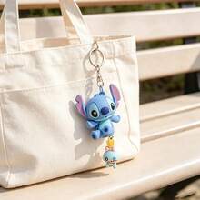 MINISO Disney Stitch 坐姿造型鑰匙圈，可愛卡通人物包飾吊飾，附 Scrump 吊墜與夾扣鉤，背包手提包配件，開學季禮物 - 樣式 1 - 查看 2