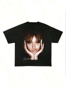 Nouveautés été 2026 : T-shirt d'été à manches courtes avec impression de portrait personnalisée, adapté aux hommes et aux femmes. Le design de portrait tendance respire la personnalité et le style. La coupe ample est confortable, polyvalente et lavable en machine. C'est un cadeau romantique. - Noir - Voir 1