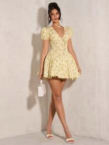 Summer Dresses For WomenSHEIN  Solid Color Pleated Bust Lace Trim Suspender Dress With Ditsy Floral Print Summer Outfits For Women/Spring Clothes/Valentine's Day Outfit/Carnival/Beach Vacation Outfits,Pastel Dresses For Women,Valentine's Day,Valentine Outfits For Womendresses For Women - Nhiều màu - Xem 4