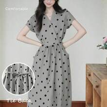 . . Vestido casual elegante y vintage con estampado de lunares, con bolsillos y lazo en la espalda. Silueta minimalista pero refinada de corte evasé con cintura anudada. Vestido versátil de estilo vintage chic para la oficina u ocasiones especiales. Ligero y bohemio con estilo de lunares para primavera/verano y vacaciones. - Azul - Ver 9