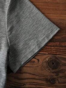Camiseta de mujer de verano con mangas cortas, diseño impreso simple y cuello redondo - Gris Oscuro - Ver 4