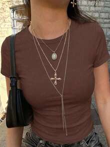 女士休闲圆领短袖T恤,适合春/秋/夏季穿着,是情人节/返校季的理想之选,也是女士上衣、节日装扮、情人节上衣、度假服、节日服装、办公着装等的完美搭配。 - 咖啡棕 - 查看 5