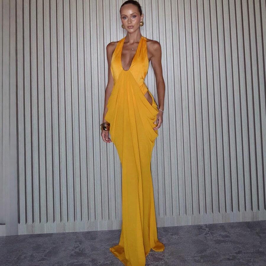 Designed For The Confident Modern Woman, This Solid Citrus‑Hued Mini Dress Combines A Simple Scoop Back, A Slimming Ruched Waist, And A Lightweight, Breathable Fabric – Ideal For A Sophisticated Yet Spicy Look That Transitions From Dinner To The Dance Floor. Maxi Dress - màu cam - Xem 1