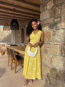 VaVaLuxe Vestido de verano 2026 de estilo retro francés elegante con lunares amarillos y blancos, cuello en V, sin mangas, cintura alta, plisado, para playa, té de la tarde, cita casual - Amarillo - Ver 7