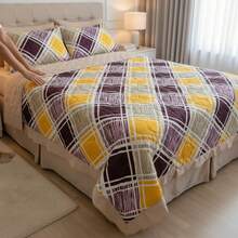 3-Piece Bedding Set: Double-Sided Printed Comforter With Bed Skirt + 2 King Size Pillowcases - 寶石紅/米色 - 查看 3