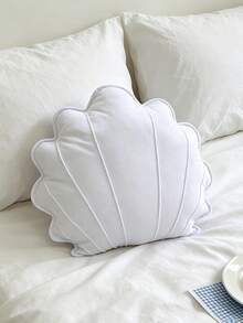 1pc INS Style Pure White Shell Shaped Throw Pillow, Soft & Skin-Friendly Material, Suitable For Healing Beach Style Living Room Sofa Decor, Bedroom Window Seat Backrest Cushion, 3 Size Options - White - View 2