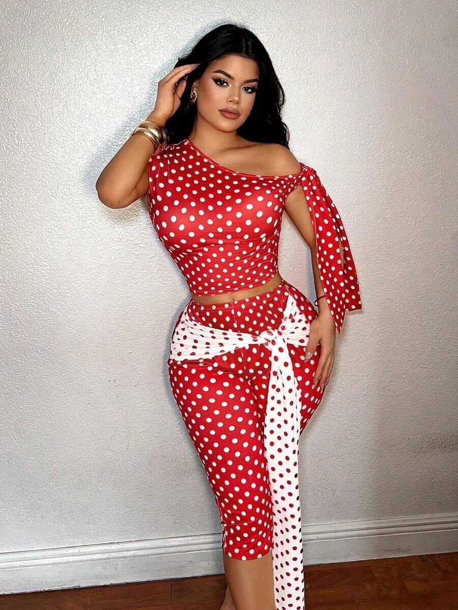 Conjunto informal de top asimétrico con nudo delantero y estampado de leopardo, y pantalones ajustados 7/8 - Rojo y blanco - Ver 1