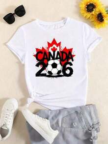 Oversized, Short Sleeve. Symbol Of Football Passion With A Red Maple Leaf And Ball Celebrating Canada's Energy On The Road To The 2026 World Cup. Comfortable And Stylish Women's T-Shirt Perfect For Tournament Fans. 100% Cotton - 白色 - 查看 6