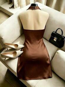 Elegante vestido marrón de moda nueva con cuello drapeado, pliegues en la cintura para un ajuste ceñido, sexy, elegante, estiloso, vestido mini ajustado marrón - Champán - Ver 7