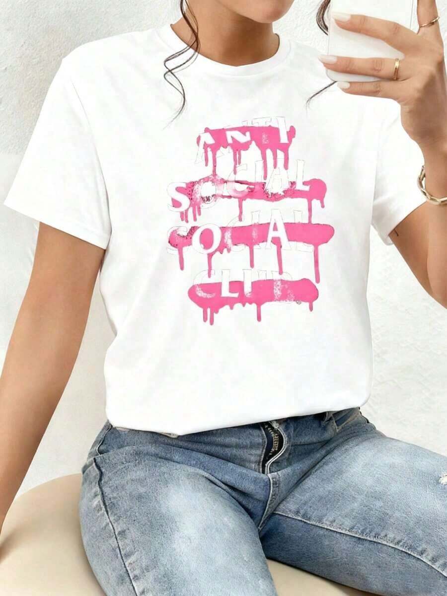 Art T-Shirt, Graphic With Lettering Expressing A Rebellious And Independent Attitude With A Pink Paint Effect Symbolizing Inner Strength And Freedom Of Thought In Contrast To The Conventional. Women's 100% Cotton T-Shirt, Comfortable And Modern For Everyday Wear - 白色 - 查看 1