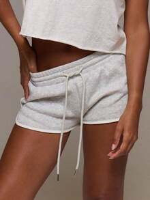 ESSENTIALS Shorts mini de felpa con cintura con cordón elástico, dobladillo con ribete de contraste, básicos sexys y esenciales para la primavera y el verano - Gris Claro - Ver 1